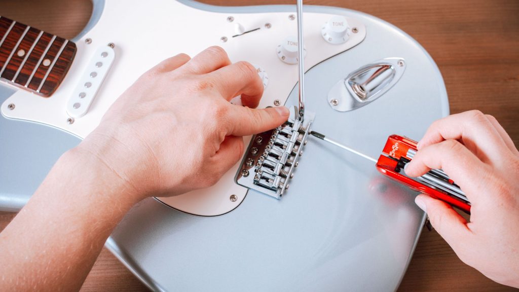 how to clean electric guitar
