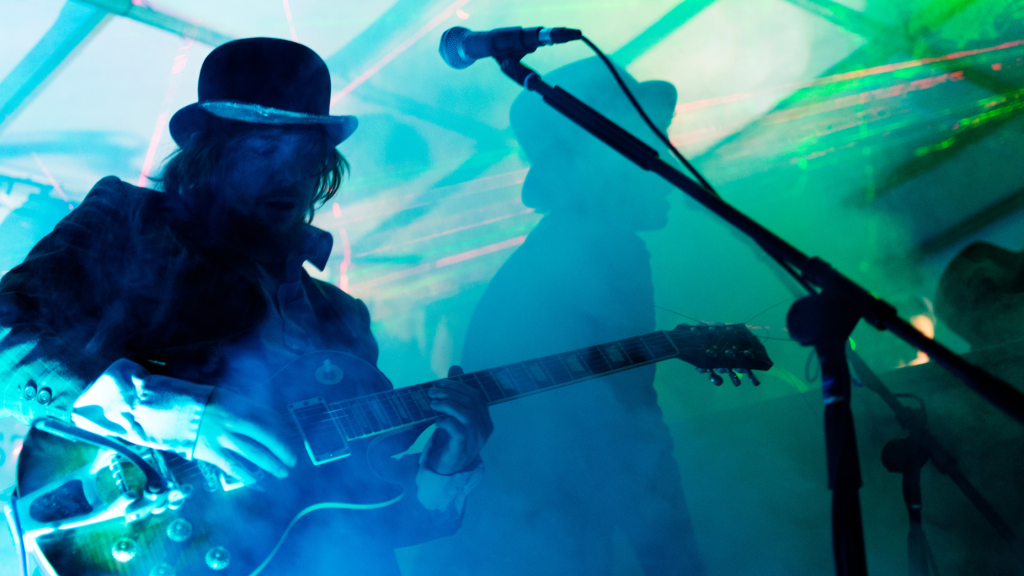 Creepy chords guitar player